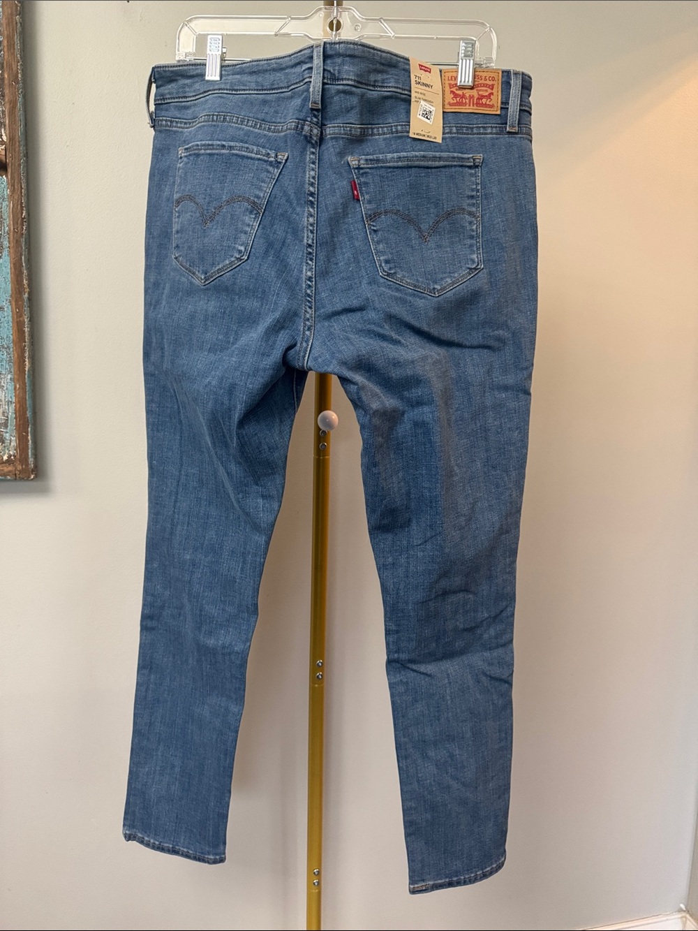 Levi's mid rise Skinny Fit Jeans in Medium Blue Wash 33